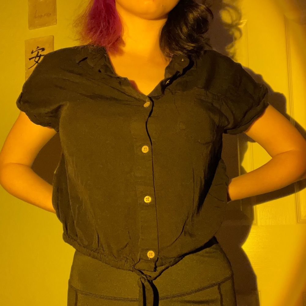 Cropped button up collared shirt 🕶️